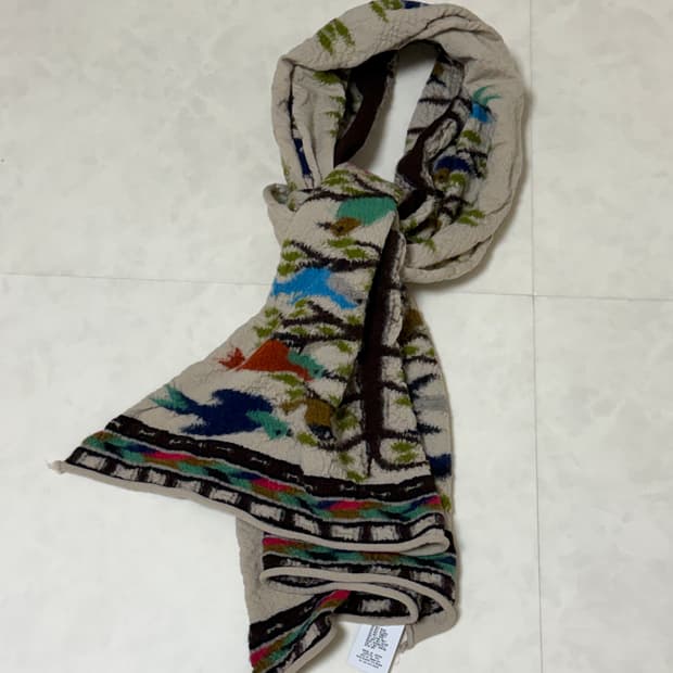 캐피탈 플러쉬 울 버드 트리 스카프