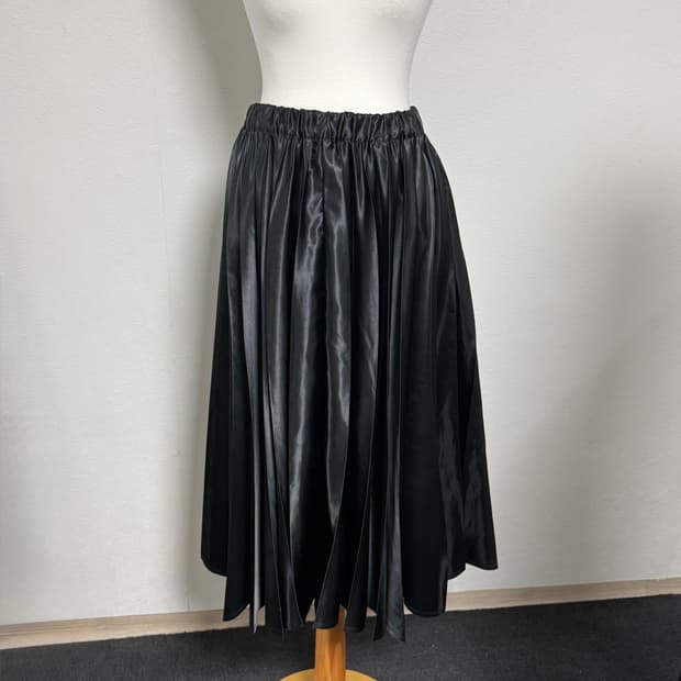 23ss 블랙 꼼데가르송 새틴 플리츠 스커트 xs