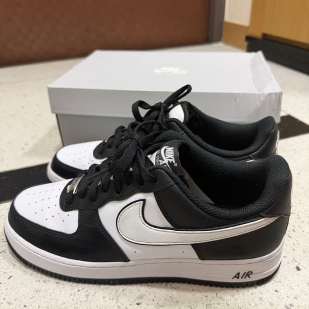 나이키 에어포스 블랙 화이트 