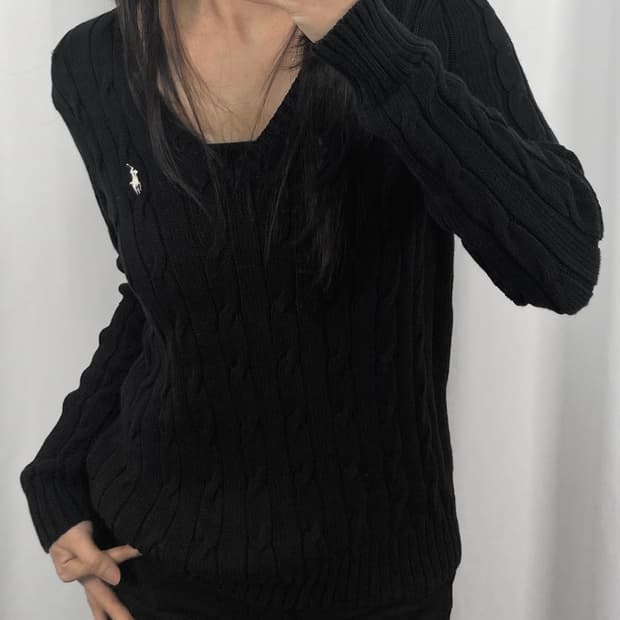 폴로 블랙 꽈배기 브이넥 니트