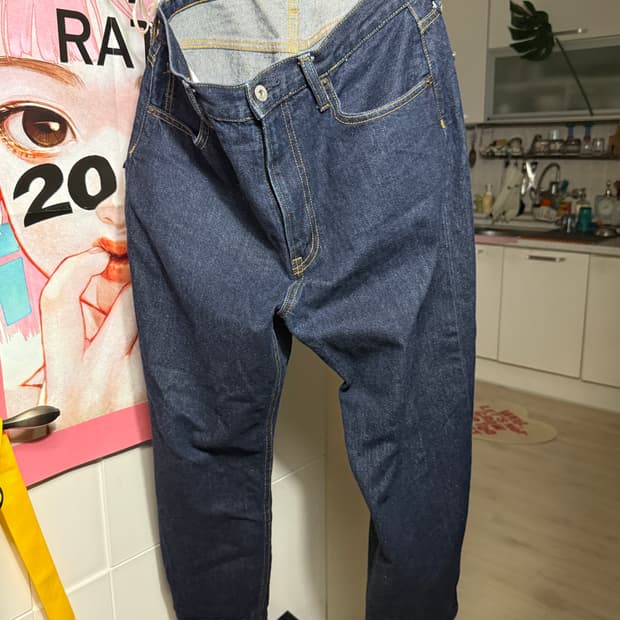 일본에서 구매한 GU 테이퍼드 와이드핏 청바지 (진청) 입니다