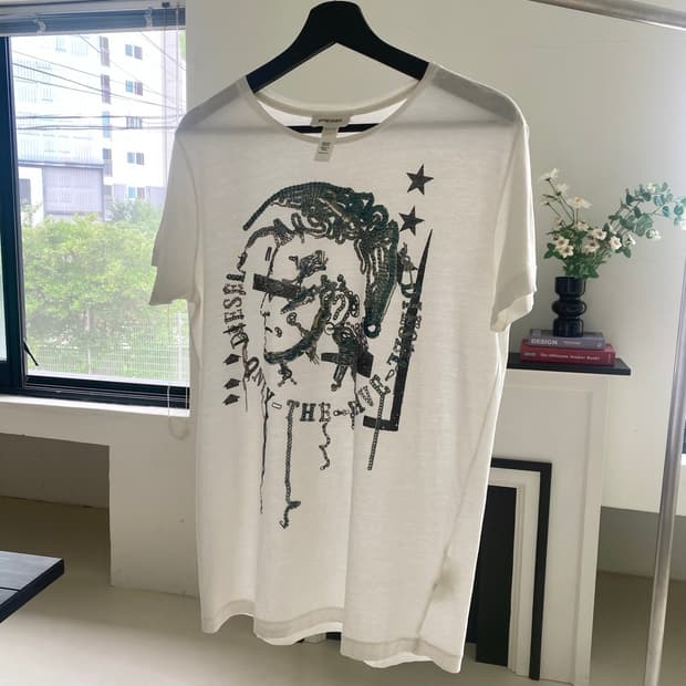 디젤 모히칸 그래픽 반팔