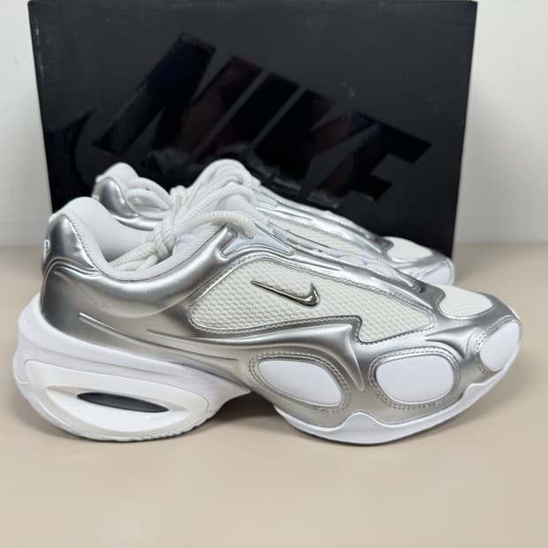 [245,250,255]나이키 에어 맥스 뮤즈 화이트 실버