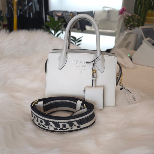 [정품] 프라다 모노크롬 사피아노 스몰 화이트
