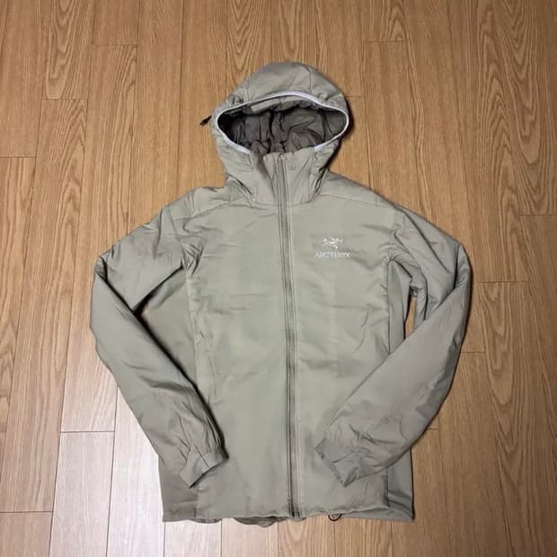 아크테릭스 아톰 베이지 룬 색상