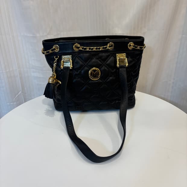 정품 메트로시티 퀄팅 금장 숄더백    