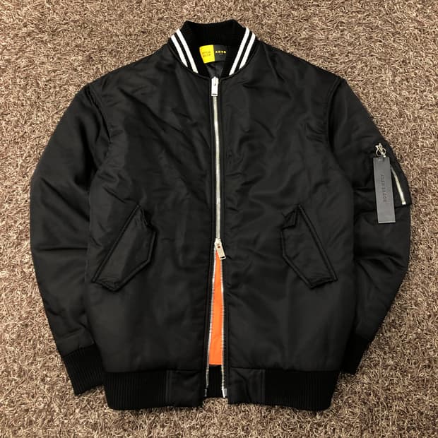 아더에러 오피셜홀리데이 투웨이 봄버 MA-1 항공 점퍼 자켓