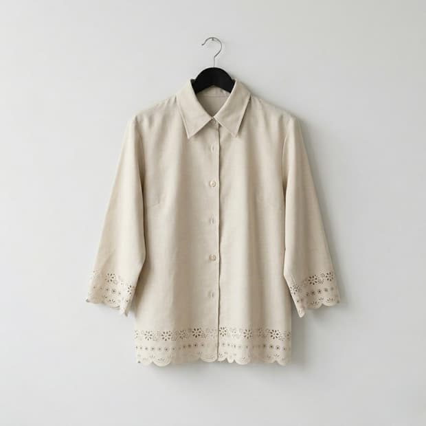 베이지 펀칭 블라우스