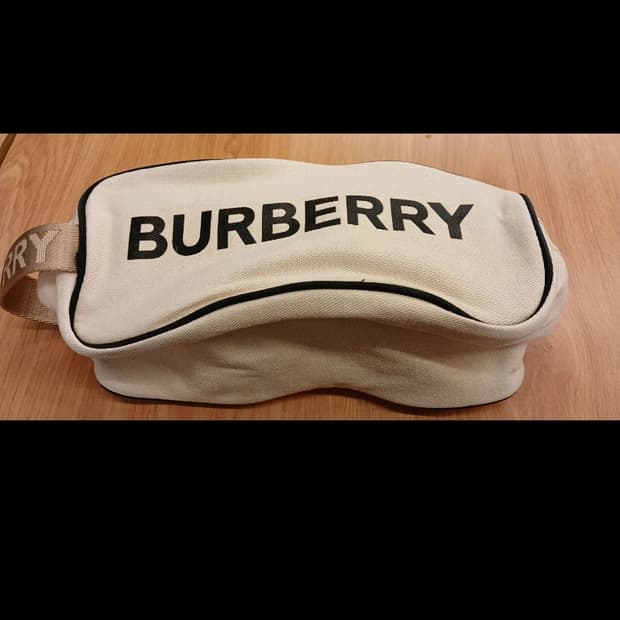 버버리 여행용 파우치