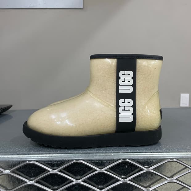 어그 클래식 클리어 부츠 240