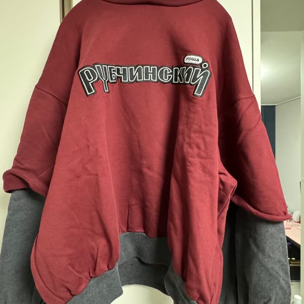 [L] 고샤루브친스키 리플렉티드 로고 콤보 레이어드 후드 버건디