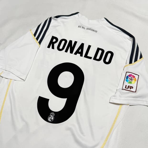 아디다스 09-10 레알마드리드 홈 호날두 데뷔시즌 유니폼