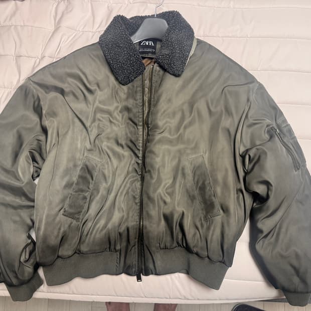 자라 퍼카라 봄버