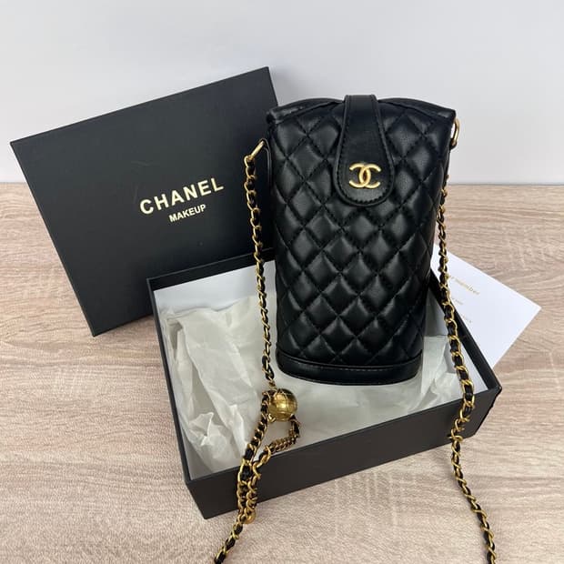  샤넬뷰티 뉴 포테이토 미니백 골든볼 블랙 체인 크로스백