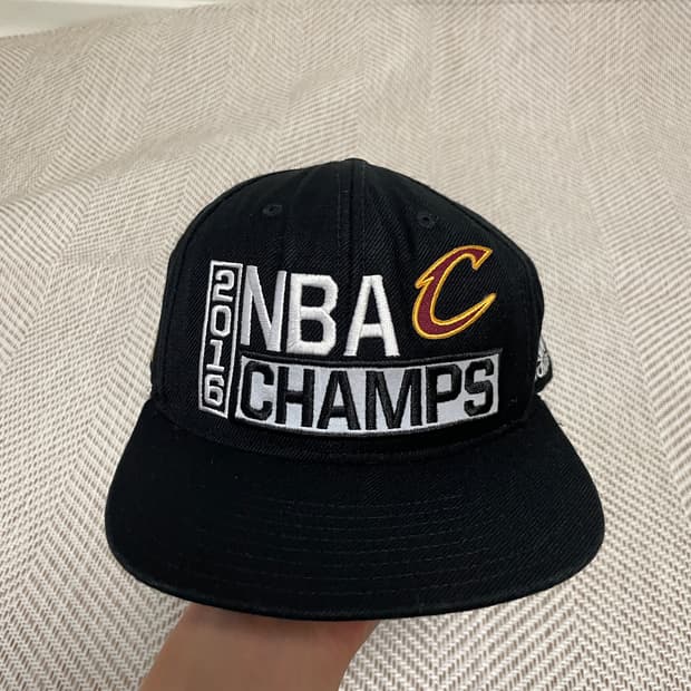 아디다스 x NBA 클리블랜드 캐벌리어스 2016 챔피언십 J03124