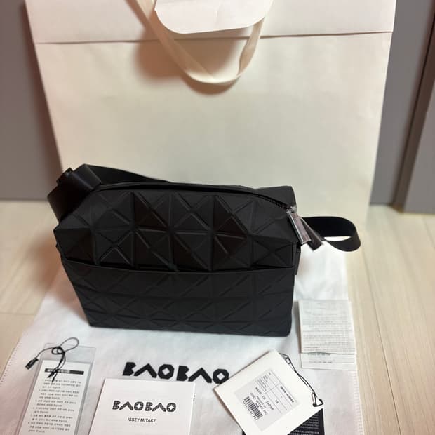 바오바오 트랙 (Track) 크로스백 판매합니다.