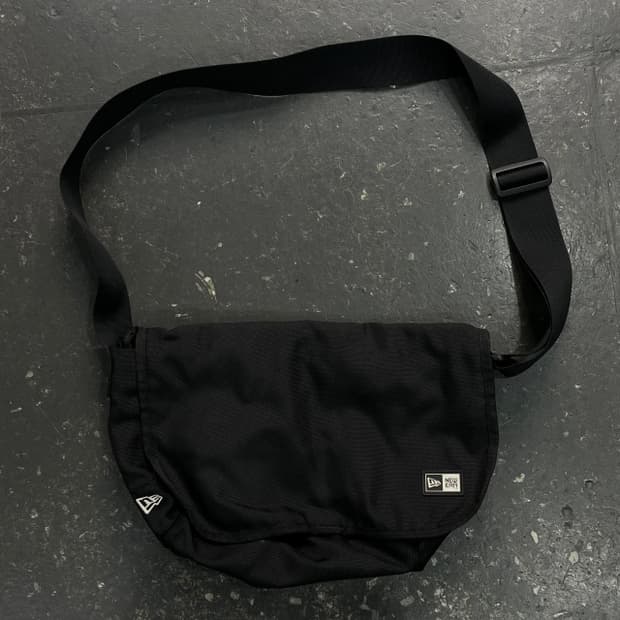 뉴에라 크로스백 