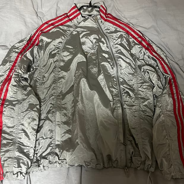 아디다스 x 떠그 클럽 우븐 트랙탑 라이트 오닉스 실버 메탈릭