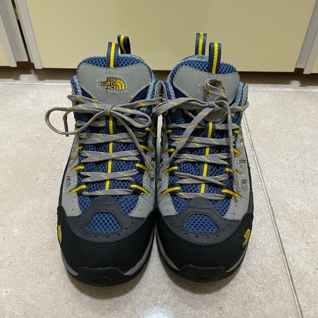 노스페이스 등산화 235