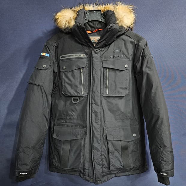 아이더 700필 디펜더 블랙 남성 95 덕다운 패딩 