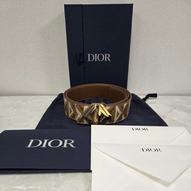 디올 다이아몬드 리버서블 벨트 95사이즈 판매