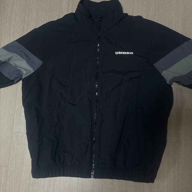 엄브로 바람막이