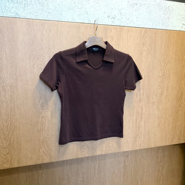 빈티지 반팔 카라 티셔츠 무지 디테일 슬림핏 브라운