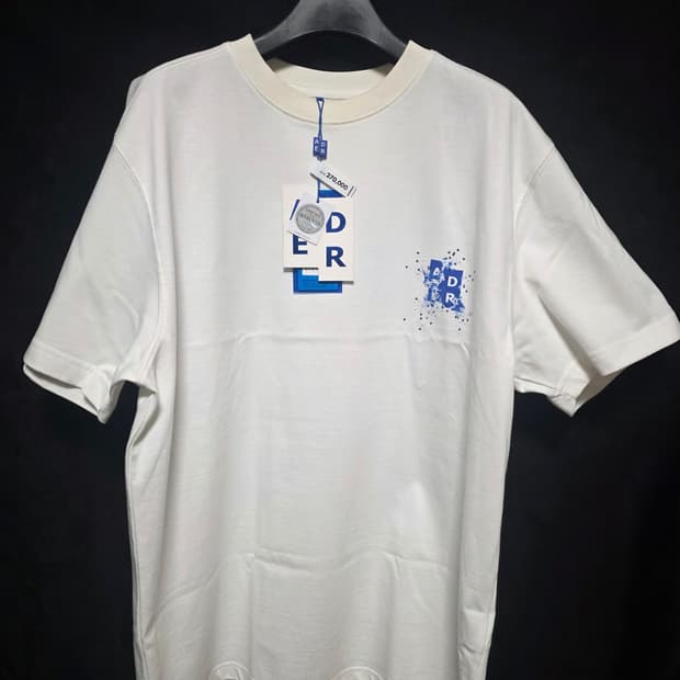 아더에러 반팔티 화이트 M 사이즈