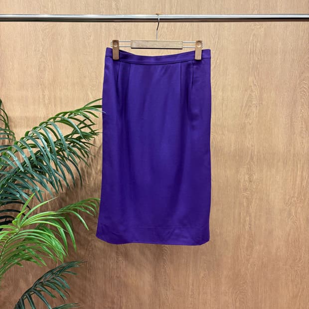 셀린느 미디 스커트 클래식 펜슬 실루엣 세로 절개 센터 슬릿 디테일 퍼플