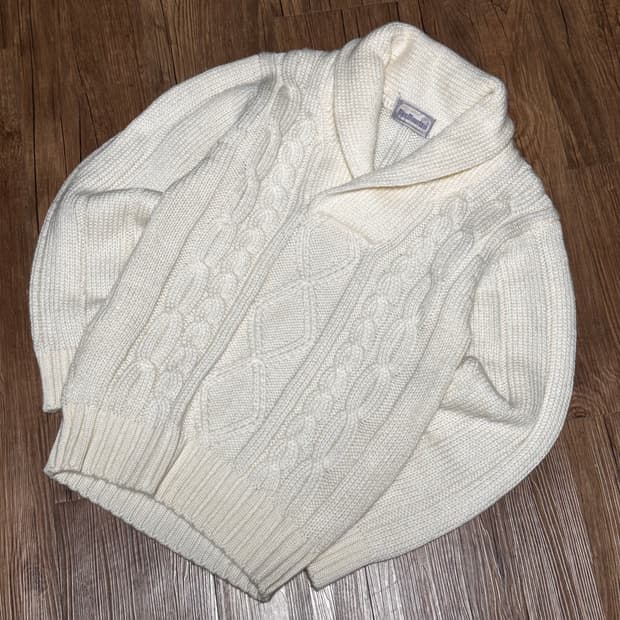 BlueMountain 케이블 아이보리 숄카라 니트 스웨터