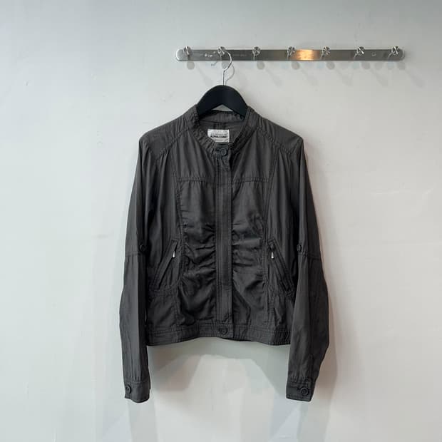 챠콜 셔링 자켓