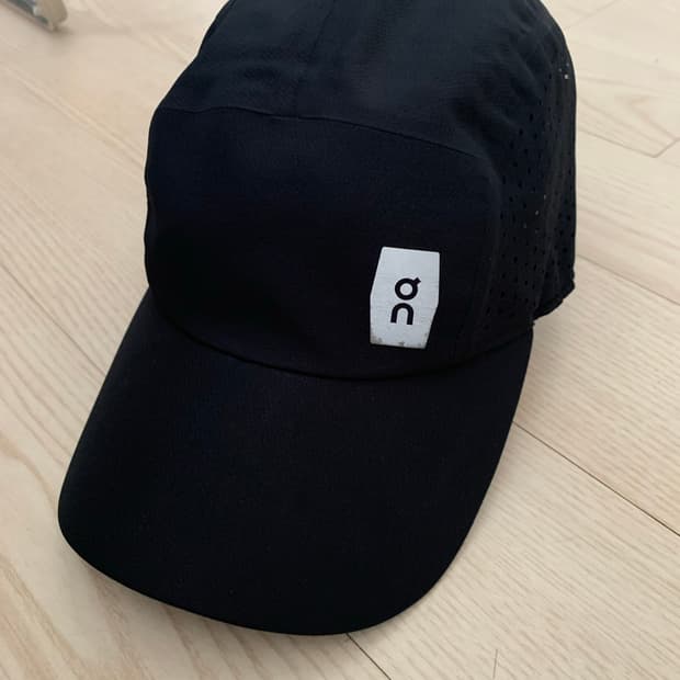온 러닝 라이트웨이트 캡 팝니다!