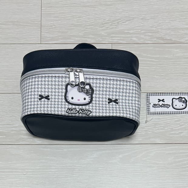 헬로키티 모노톤 걸리 손잡이 파우치 블랙 체크