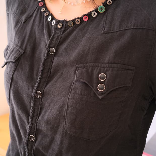 Button trimming shirts