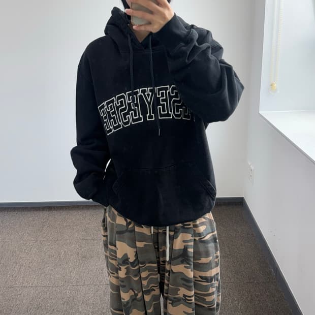 Yeseyesee 예스아이씨 스펠아웃 로고 블랙 후드티 