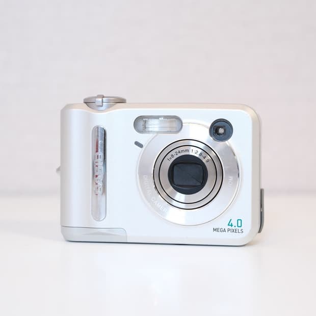 카시오 디지털 카메라 [QV-R40]