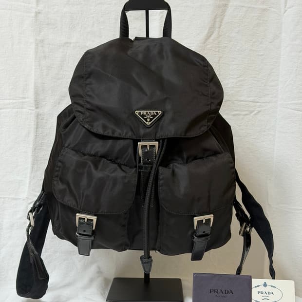 정품 프라다 미디움 백팩 딥브라운(게런티카드 있음)