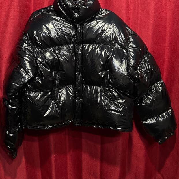 아워룸서울 유광글로시 숏패딩 FREE/100