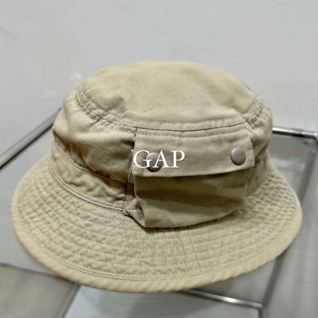 갭 치노 버킷햇