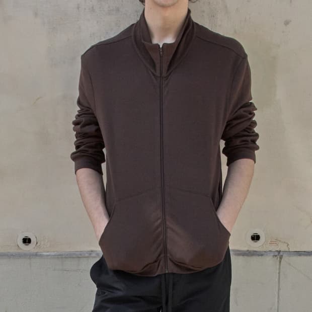 mudle neck zip brown 2