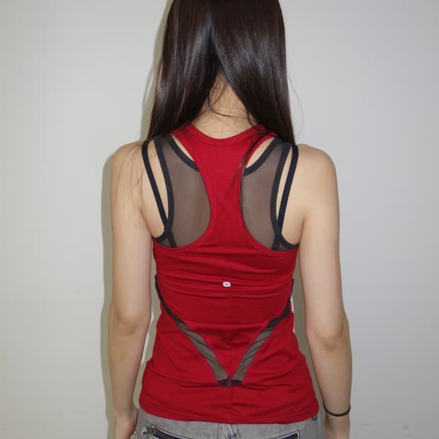 래드 메쉬 슬리브리스