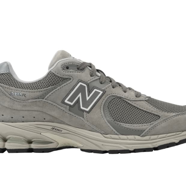 뉴발란스 2002 그레이