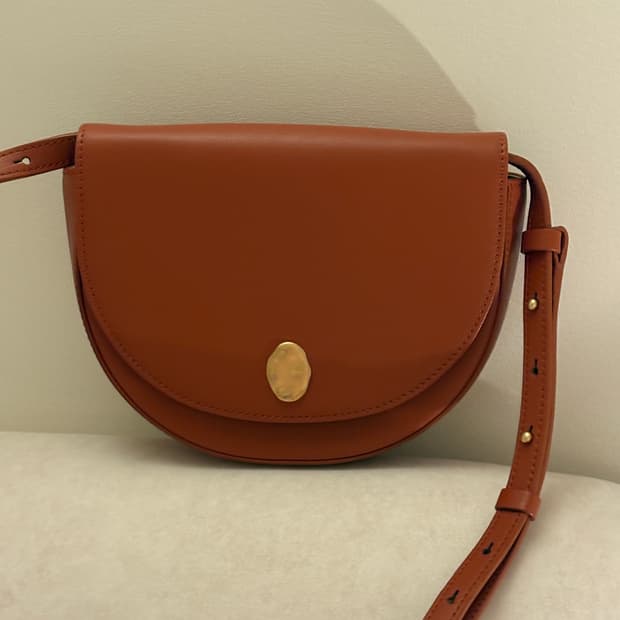 오스트카카 크로스백