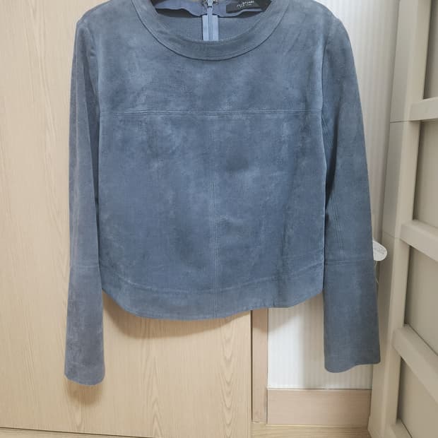 질스튜어트 뉴욕 스웨이드 상의