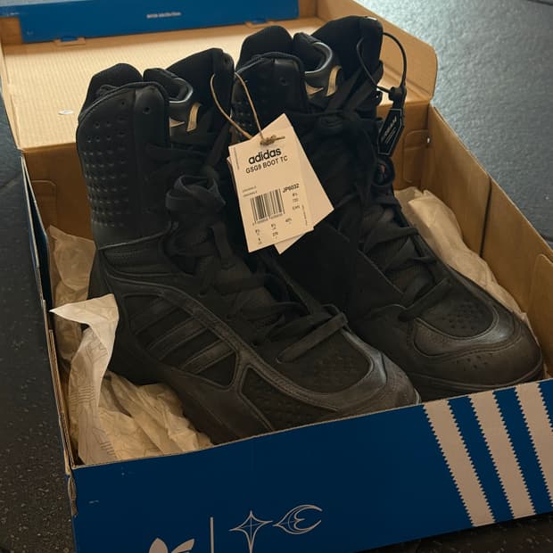 떠그클럽 X 아디다스 콜라보 부츠 신발