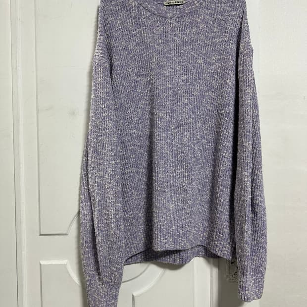 인사일런스 헤이즈 믹스드 니트