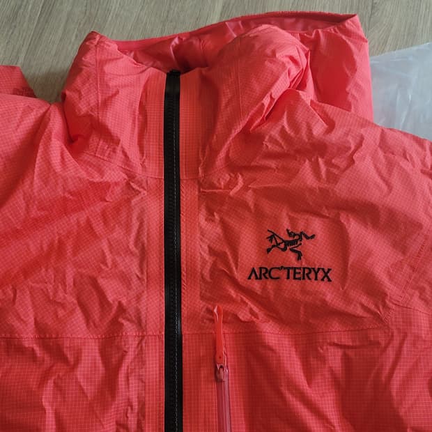 아크테릭스 알파 라이트웨이트 파카 