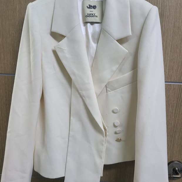 럭키슈에뜨 아이보리 자켓 