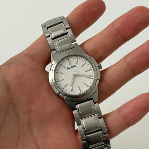 90s white dial silver quartz