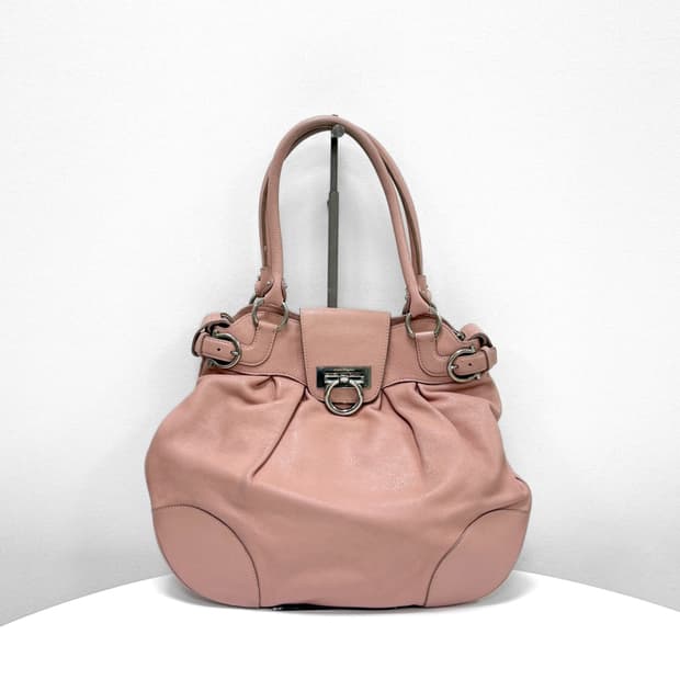 페라가모 핑크 레더 숄더백